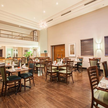 Town Lodge غابورون المظهر الخارجي الصورة